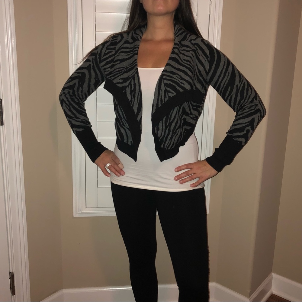 DONATED Blk/Gry animal print crop sweater see NOTE